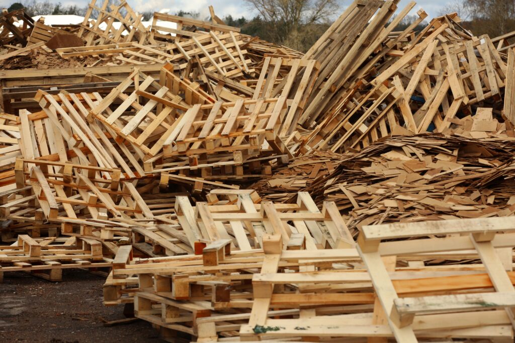 Thu mua pallet vụn gần đây tại TPHCM, Củ Chi, Thủ Đức, Bình Dương, Dĩ An, Thuận An, Tân Uyên, luôn có mặt nhanh, thu gom tận xưởng, giá cao cho mọi số lượng