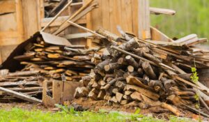 Dịch vụ thu gom phế liệu gỗ, dăm bào, mùn cưa, ván thừa được triển khai thường xuyên cho nhà máy, xưởng mộc và khu công nghiệp